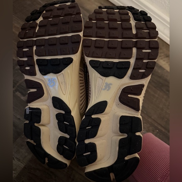 NEW Nike Air Zoom Vomero 5 Sashiko sneakers Sanddrift Muslin Women's 7.5 - Picture 6 of 6